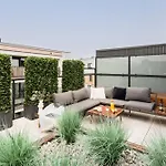 Jacuzzi Hideout - Warsaw Private Terrace - Free Parking
