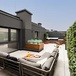 Jacuzzi Hideout - Warsaw Private Terrace - Free Parking