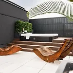Jacuzzi Hideout - Warsaw Private Terrace - Free Parking