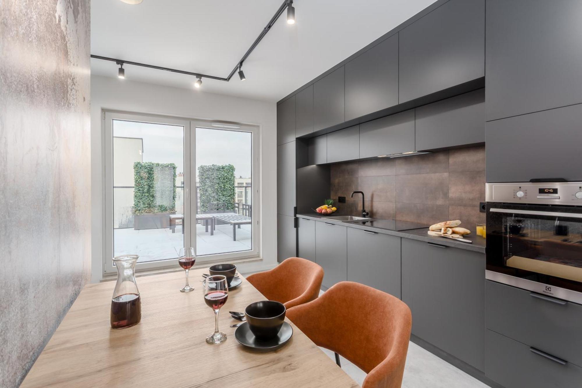 Apartment Jacuzzi Hideout - Private Terrace - Free Parking *