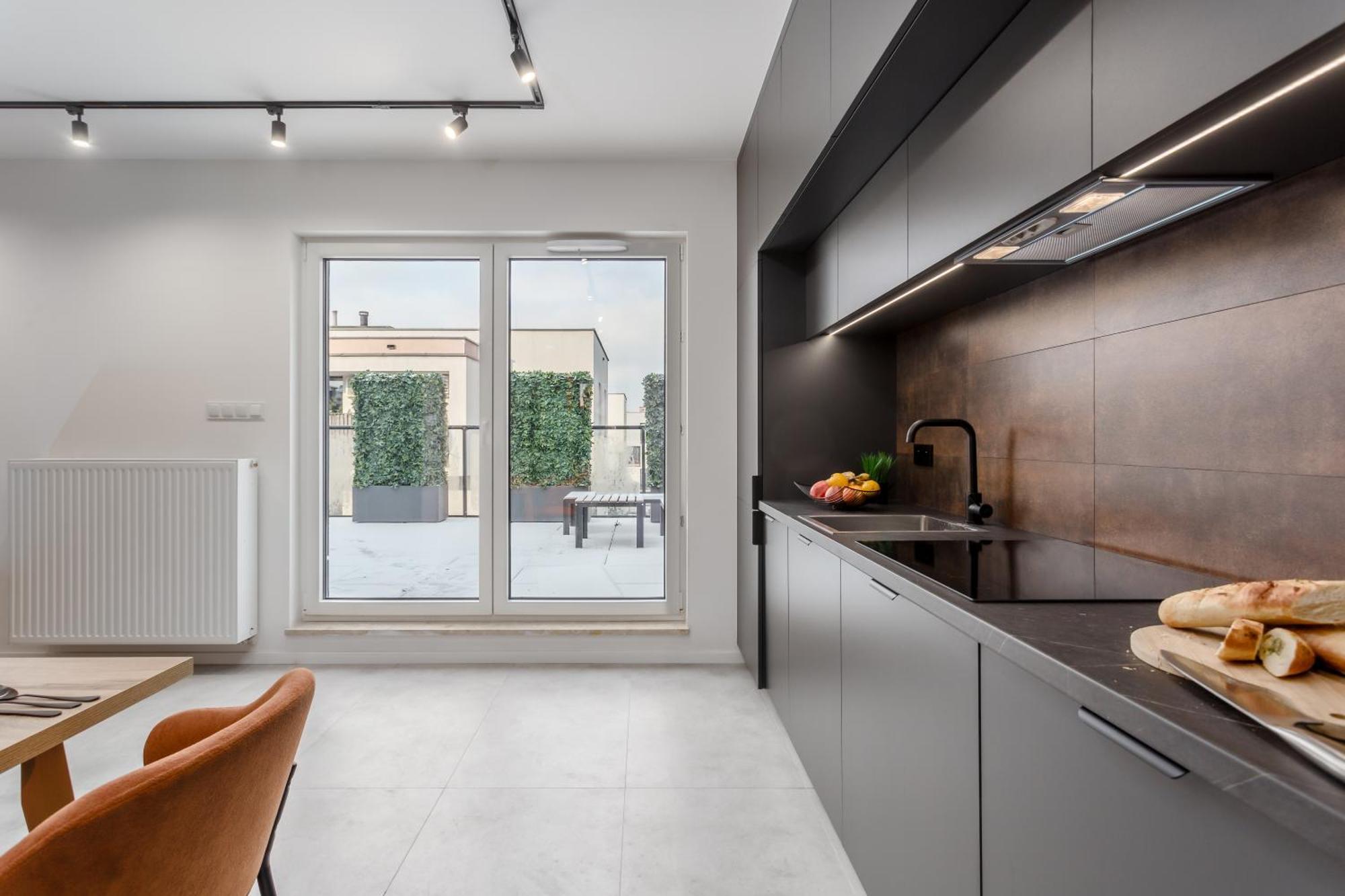 Apartment Jacuzzi Hideout - Private Terrace - Free Parking Warsaw