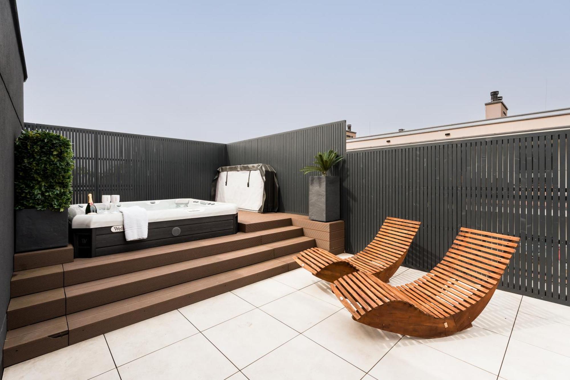 Jacuzzi Hideout - Private Terrace - Free Parking * Warsaw